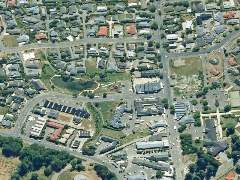 aerial view of Chisholm Park Public Toilets and the ground around it
