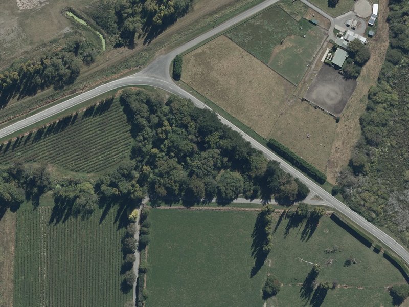 aerial view of Coutts Island War Memorial Reserve and the ground around it