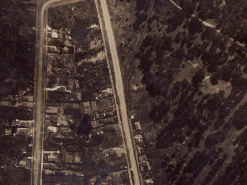 323–325 Keyes Road from the air, 1925-1929