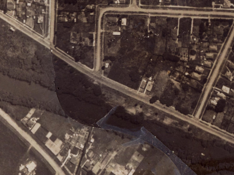 537-538 New Brighton Road from the air, 1925-1929