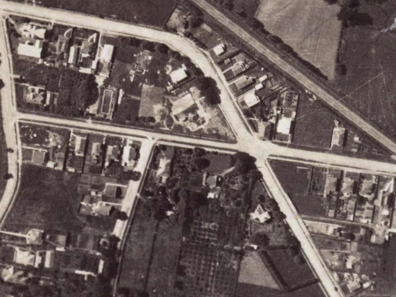 107E Garlands Road from the air, 1925-1929