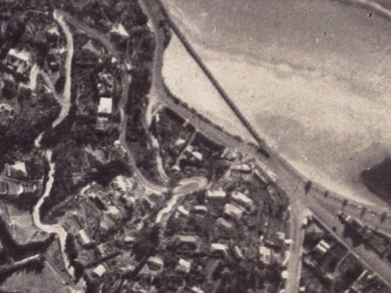 3 Clifton Bay from the air, 1925-1929