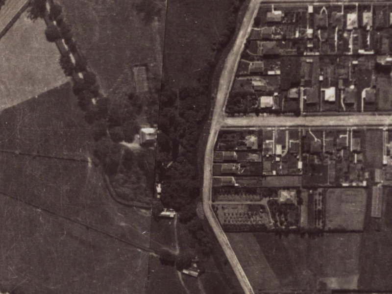 28–34 Sloan Terrace from the air, 1925-1929