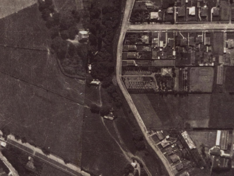 24–26 Sloan Terrace from the air, 1925-1929