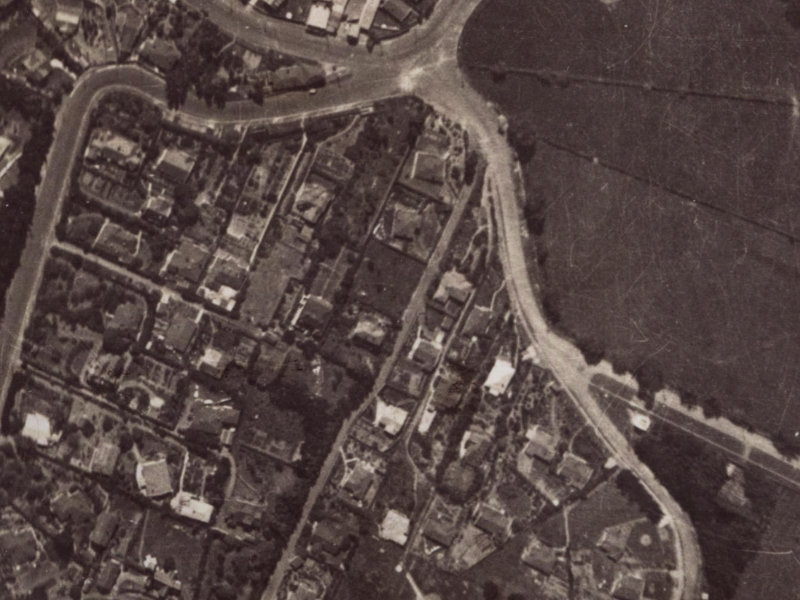 2–18 Merlewood Avenue from the air, 1925-1929
