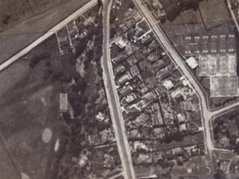 9 Hackthorne Road from the air, 1925-1929