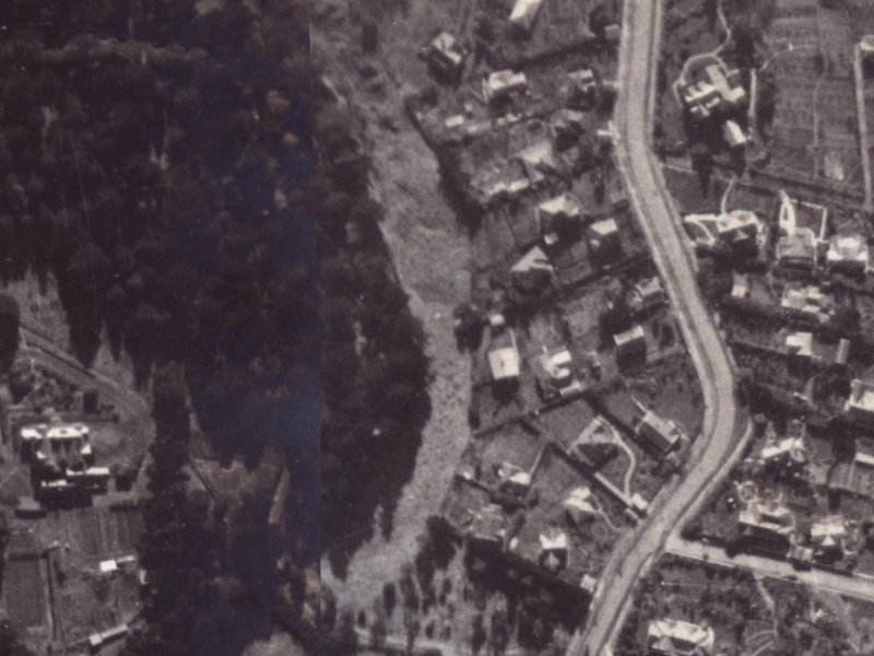48A Hackthorne Road from the air, 1925-1929