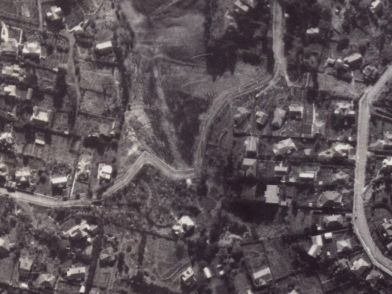 25-27 Macmillan Avenue from the air, 1925-1929