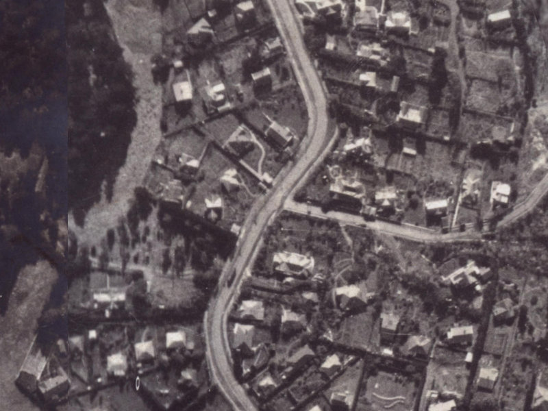 61 Hackthorne Road from the air, 1925-1929