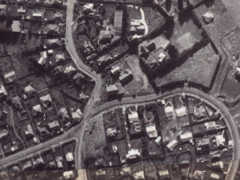 131 Hackthorne Road from the air, 1925-1929