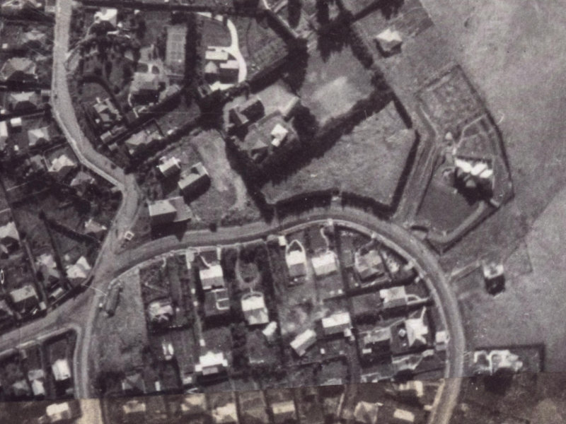 135 Hackthorne Road from the air, 1925-1929