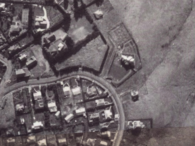 137 Hackthorne Road from the air, 1925-1929