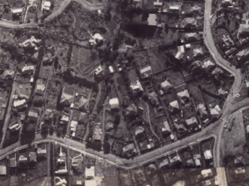 113D Hackthorne Road from the air, 1925-1929