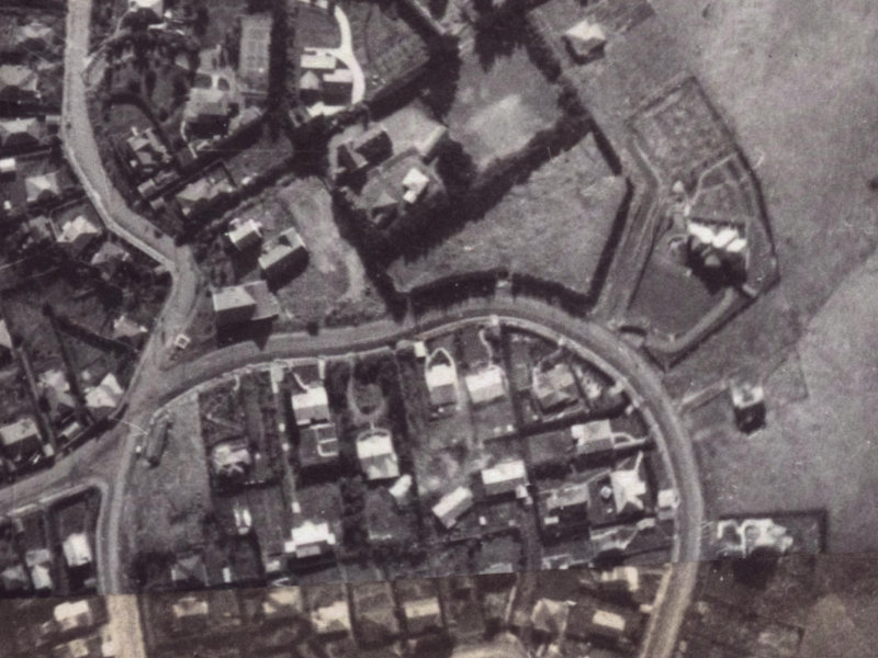 138 Hackthorne Road from the air, 1925-1929