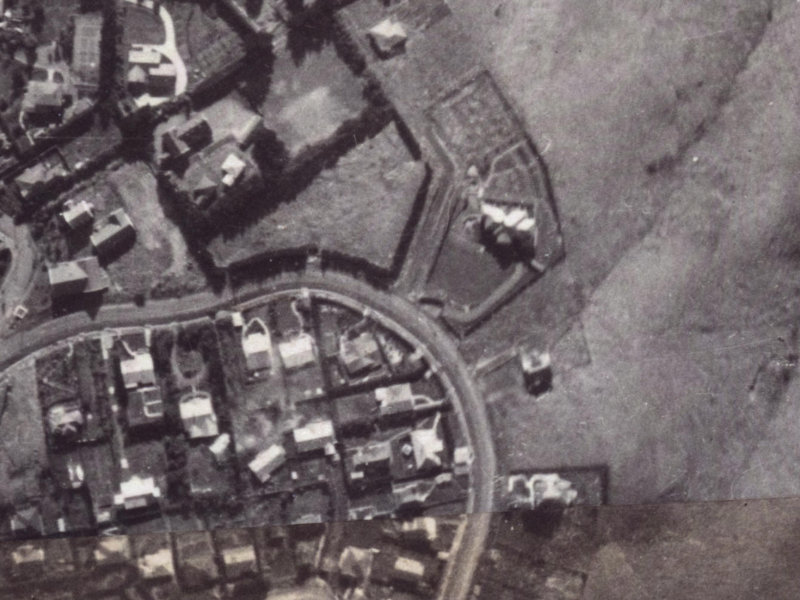 143 Hackthorne Road from the air, 1925-1929
