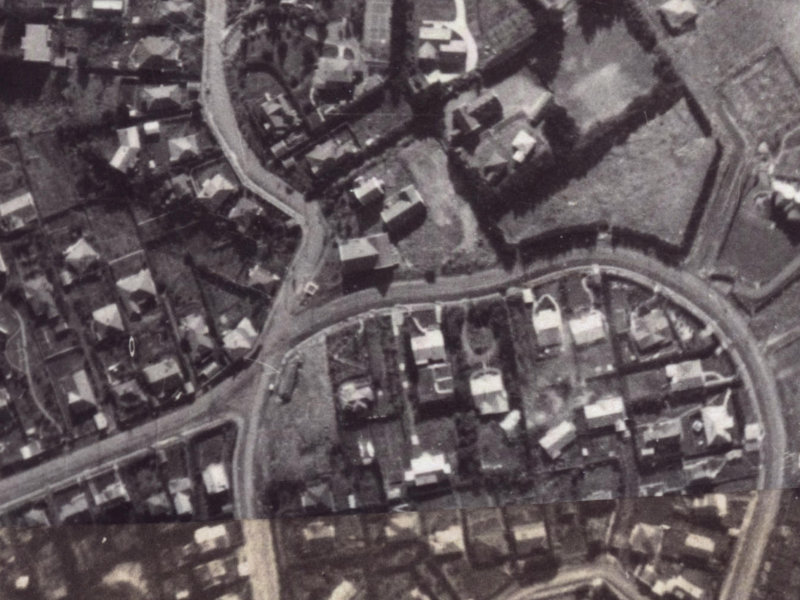 132 Hackthorne Road from the air, 1925-1929