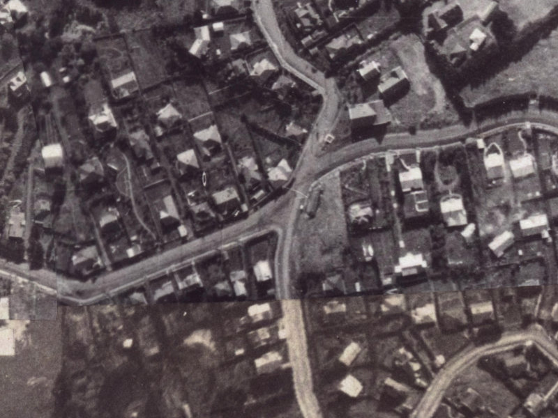 125 Hackthorne Road from the air, 1925-1929