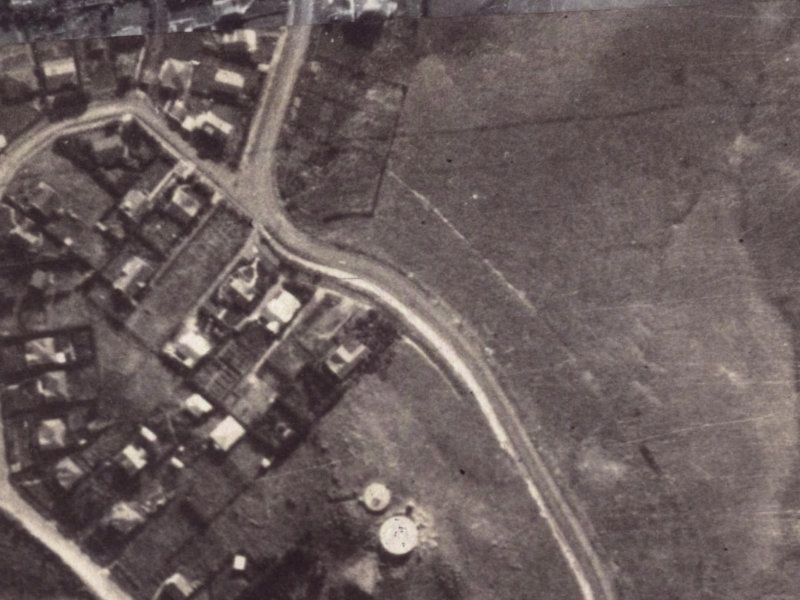 168-176 Hackthorne Road from the air, 1925-1929