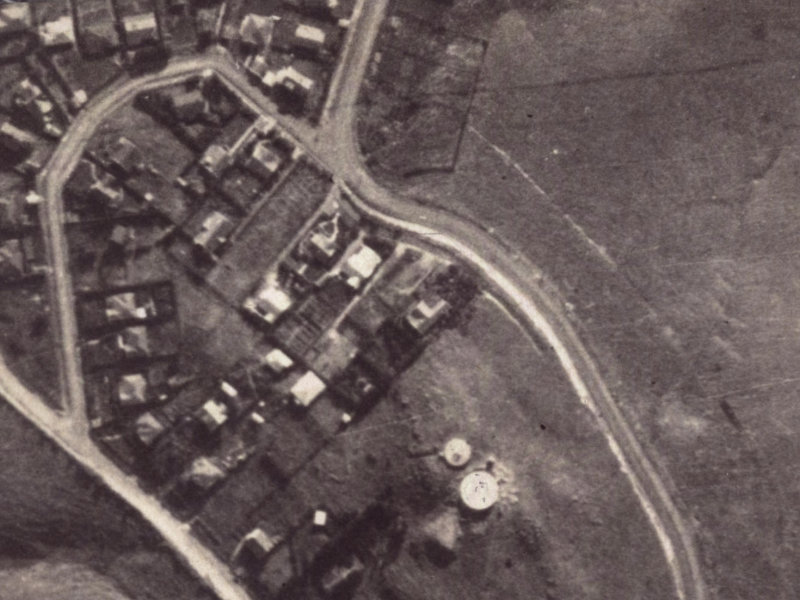 168 Hackthorne Road from the air, 1925-1929
