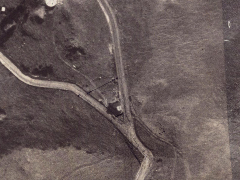 194-198 Hackthorne Road from the air, 1925-1929