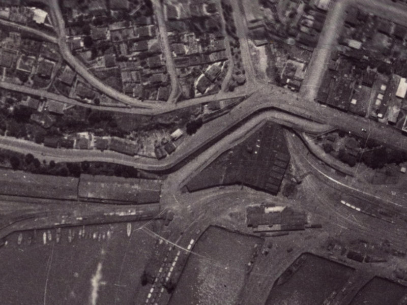 3 Sutton Quay from the air, 1925-1929