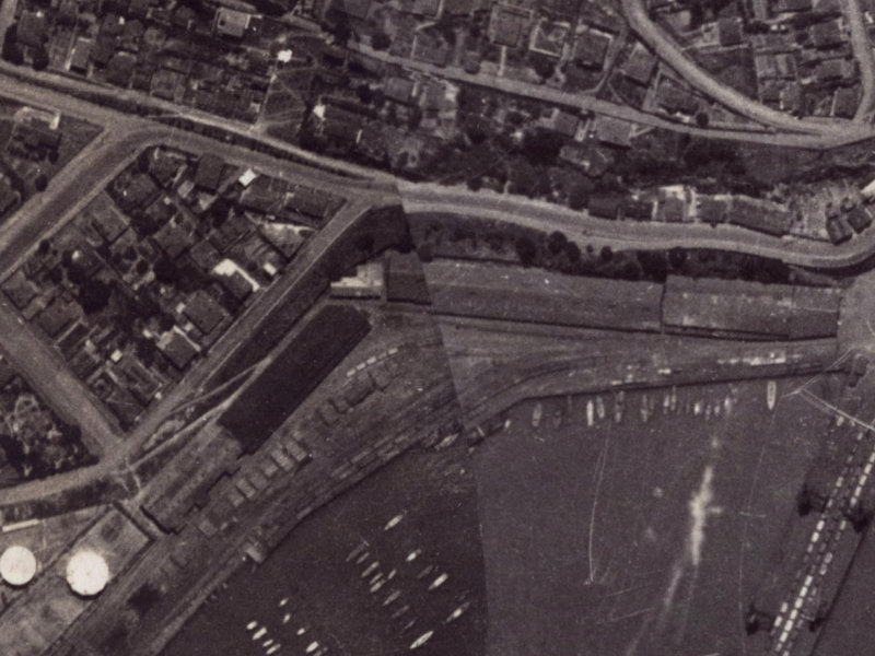 7 Sutton Quay from the air, 1925-1929