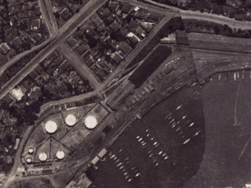 11 Sutton Quay from the air, 1925-1929