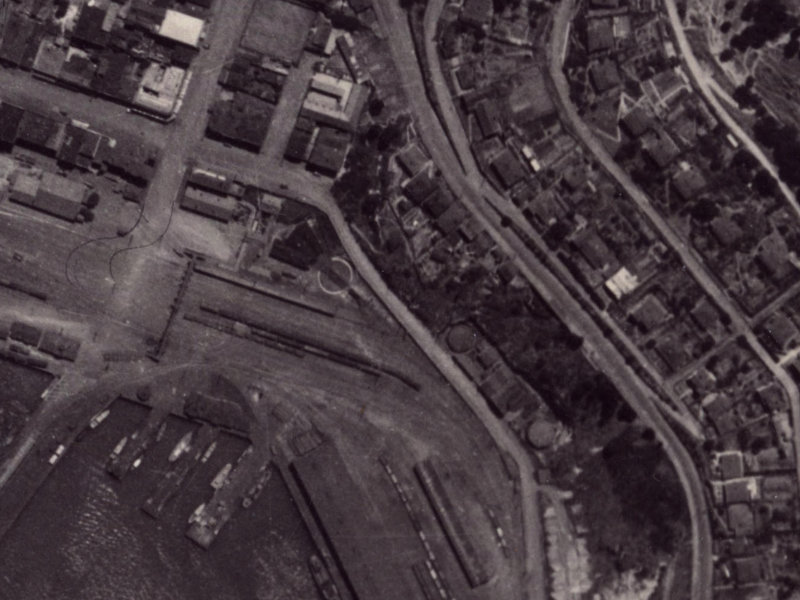 1–31 Gladstone Quay from the air, 1925-1929
