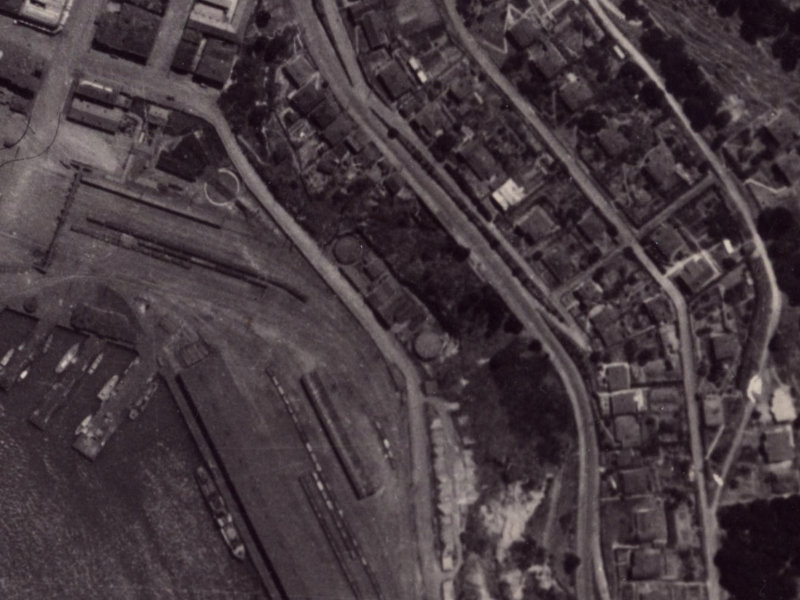 17 Gladstone Quay from the air, 1925-1929