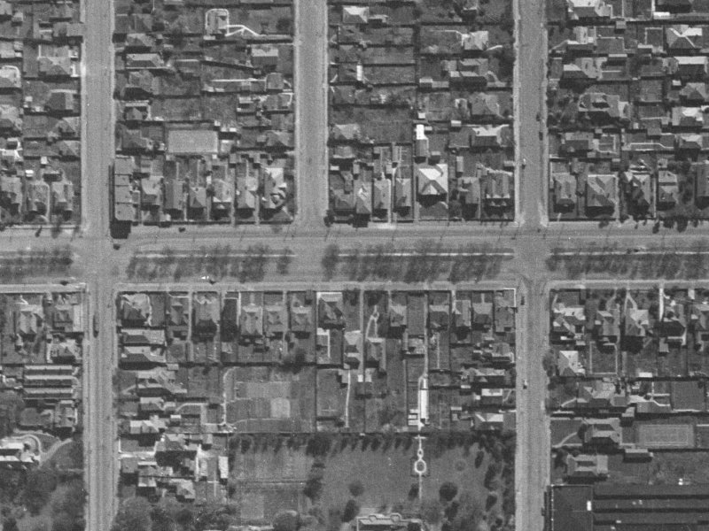 164–168 Bealey Avenue from the air, 1940-1944