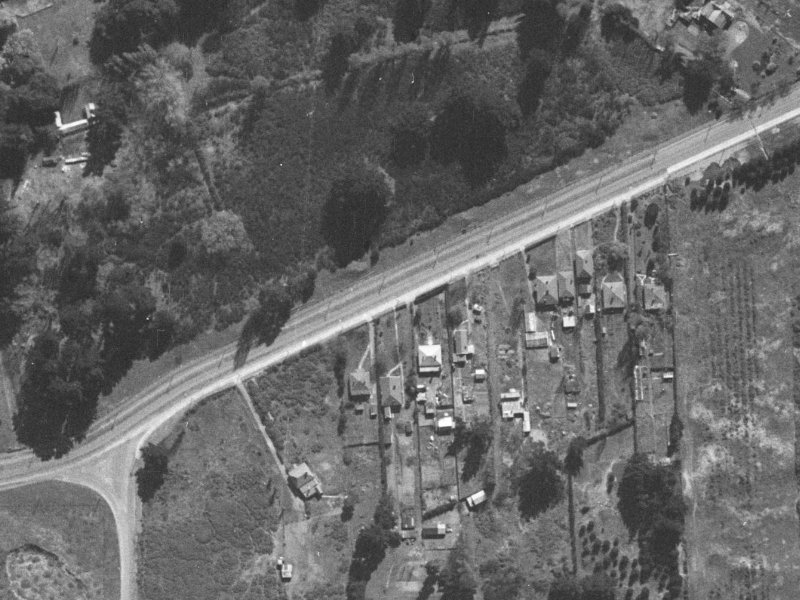 107 Pages Road from the air, 1940-1944