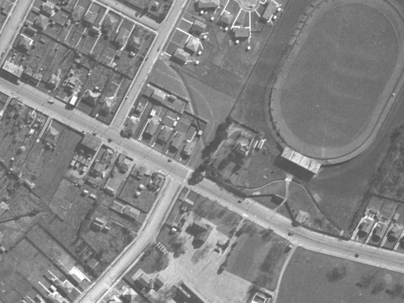 493–495 Ferry Road from the air, 1940-1944