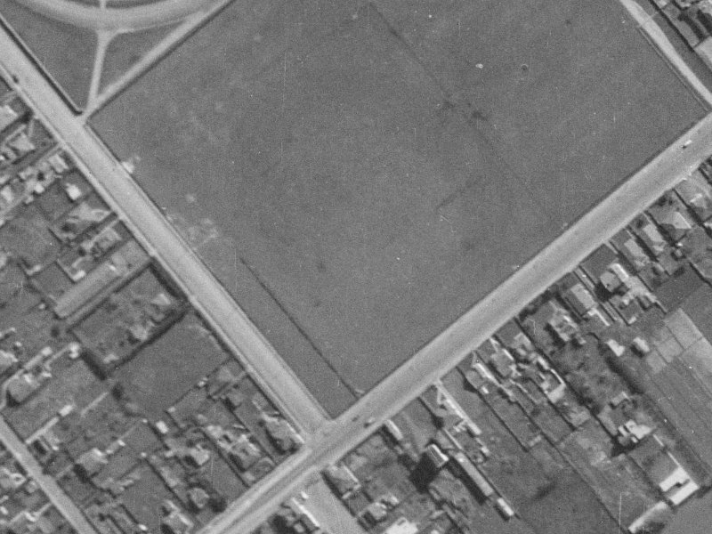 39 Cardigan Bay Place from the air, 1940-1944