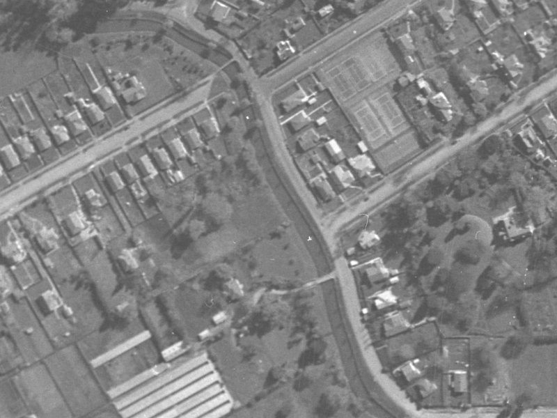 Cholmondeley Avenue from the air, 1940-1944