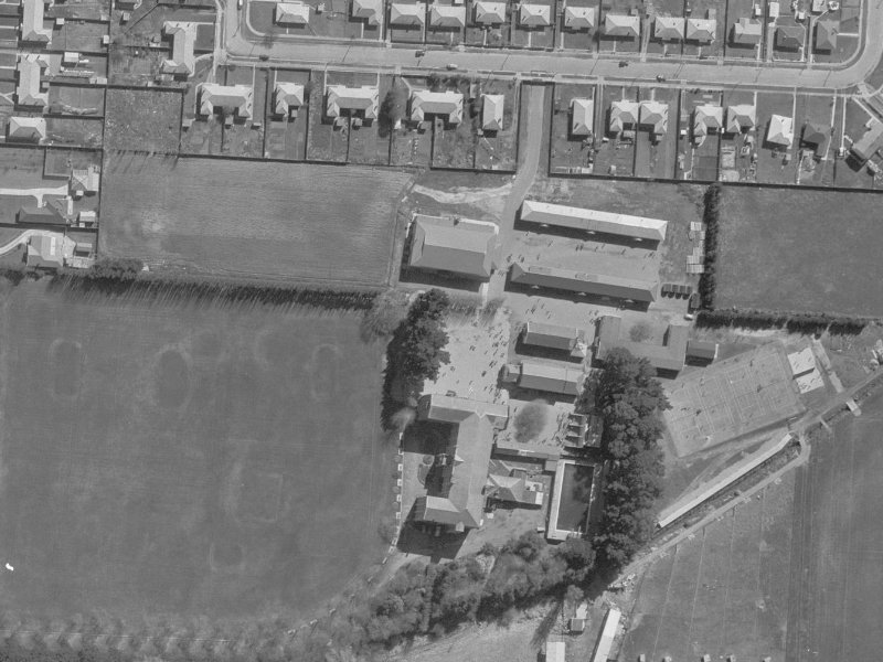 83 Momorangi Crescent from the air, 1960-1964