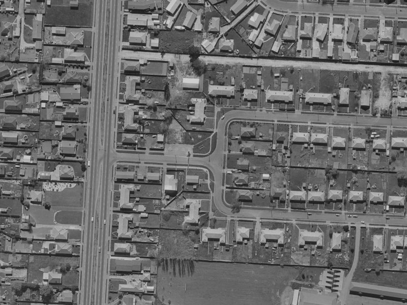 5 Momorangi Crescent from the air, 1970-1974