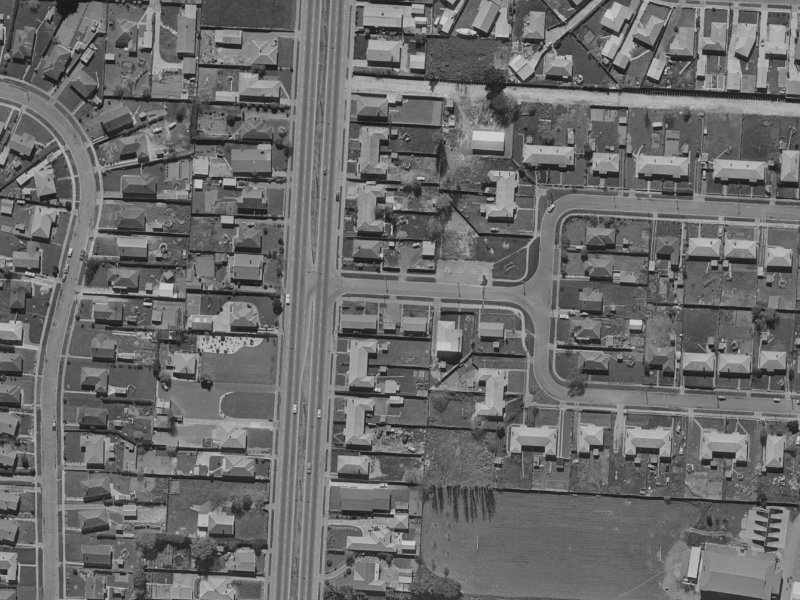 101B Momorangi Crescent from the air, 1970-1974