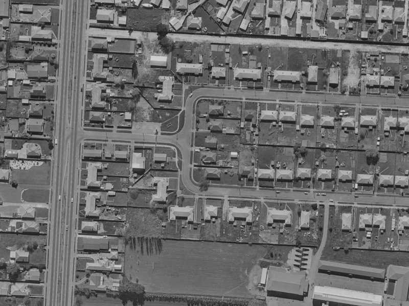 4 Momorangi Crescent from the air, 1970-1974