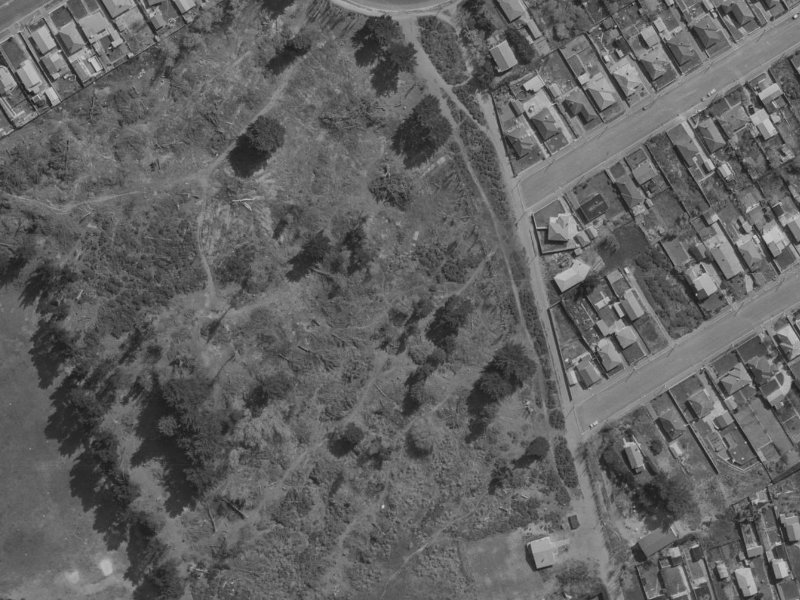 23–33 Sea Eagles Place from the air, 1970-1974