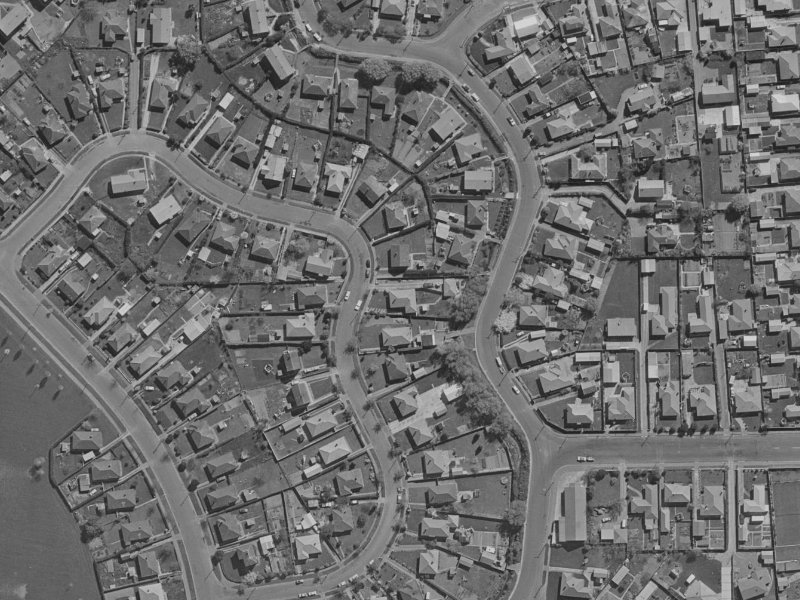 32 Bellbrook Crescent from the air, 1970-1974