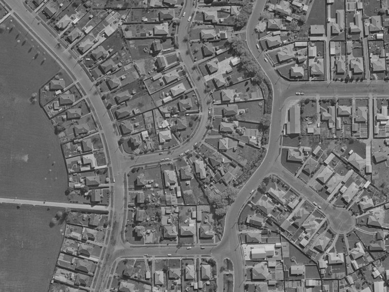 5-21 Bellbrook Crescent from the air, 1970-1974