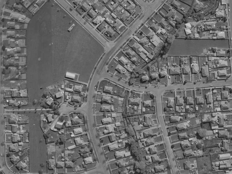 7-9 Orontes Street from the air, 1970-1974