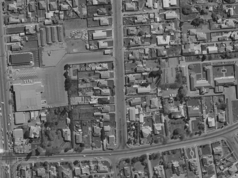 13 Golf Links Road from the air, 1970-1974