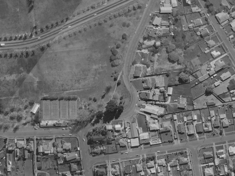 76 Cresswell Avenue from the air, 1970-1974