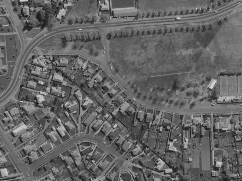 28 Cresswell Avenue from the air, 1970-1974