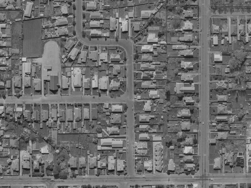 31 Lindsay Street from the air, 1970-1974