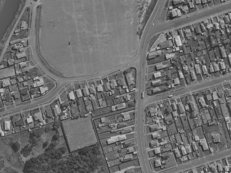 11 Admirals Way from the air, 1970-1974