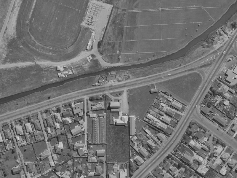 880-884 Avonside Drive from the air, 1970-1974