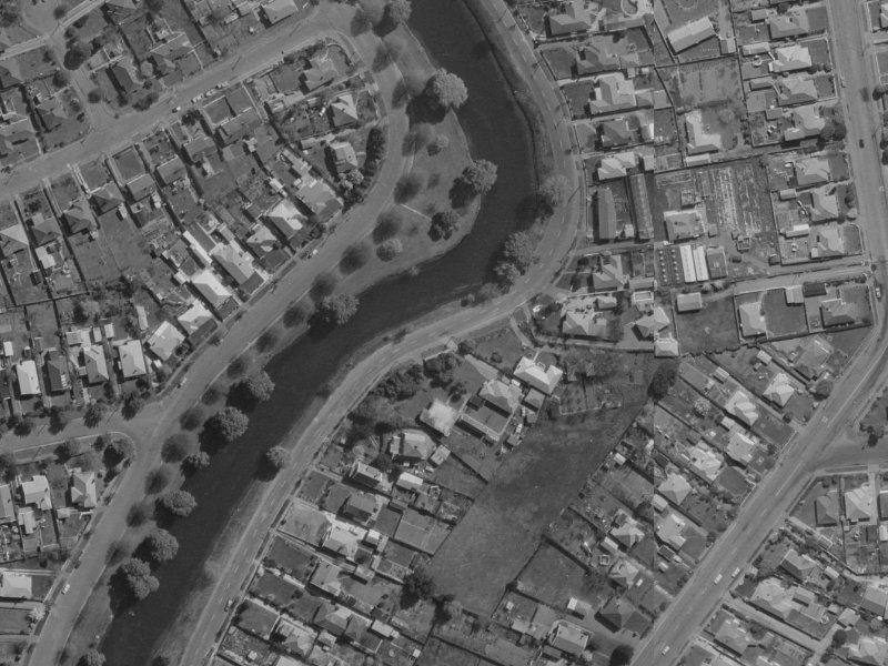 506–548 Avonside Drive from the air, 1970-1974