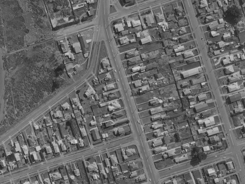18 Estuary Road from the air, 1970-1974